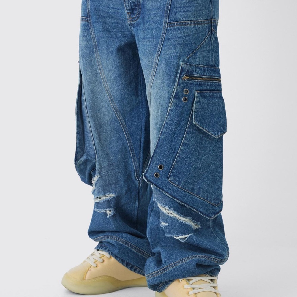 Boohoo Blue Relaxed Fit Jeans